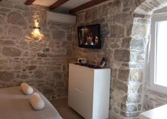 Guest house Laura 2*