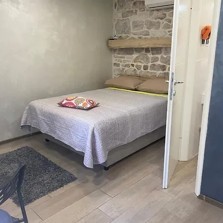 Πανσιόν Laura Σπλιτ