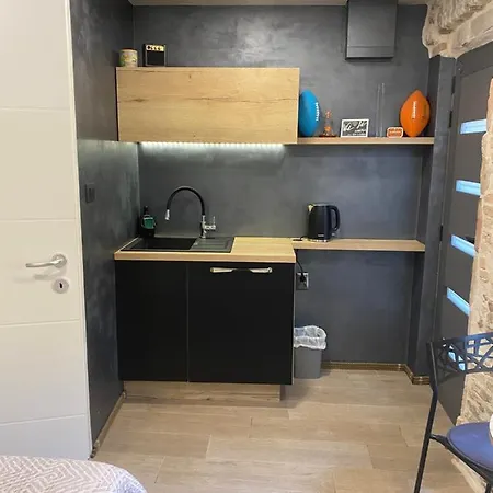 Πανσιόν Laura 2*