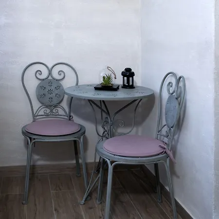 Laura Πανσιόν 2*