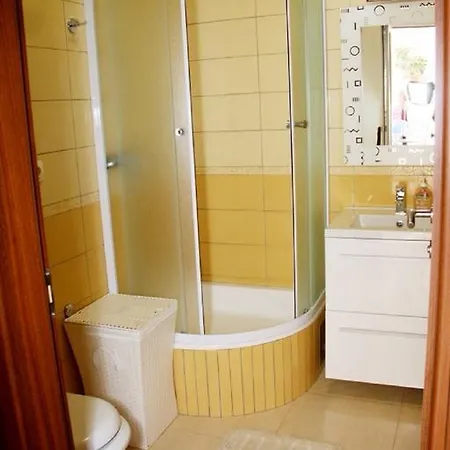 Laura Πανσιόν 2*