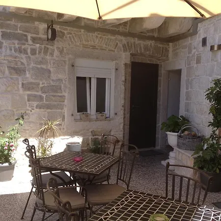 Laura Πανσιόν 2*