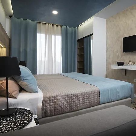 Laura Πανσιόν