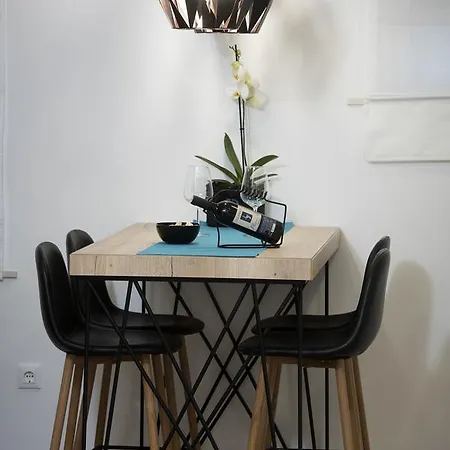 Πανσιόν Laura 2*