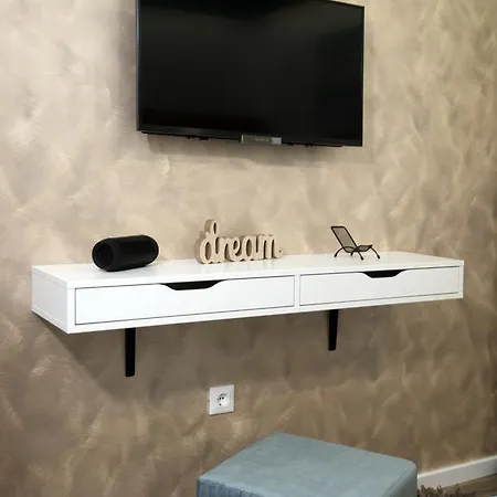 Laura Πανσιόν 2*