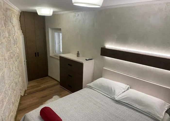 בית הארחה Laura 2*