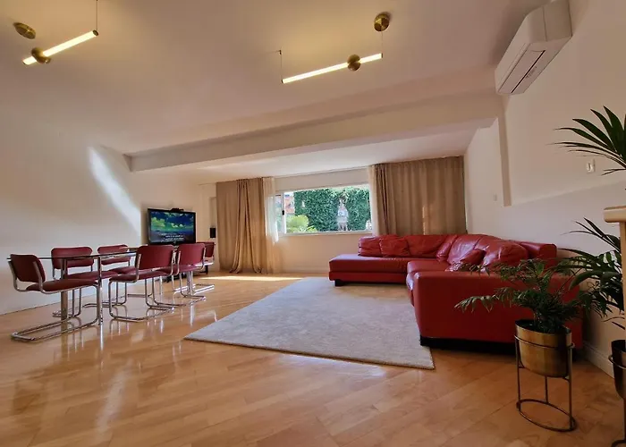 בית הארחה Laura 2*