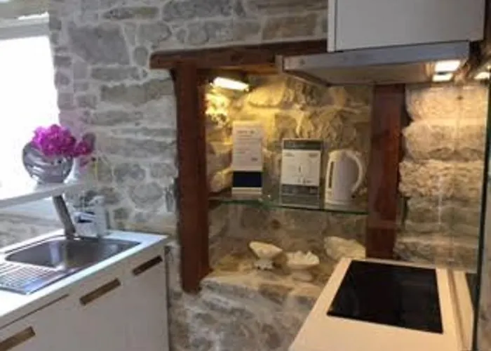 בית הארחה Laura 2*