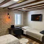 Laura Guest house 2*