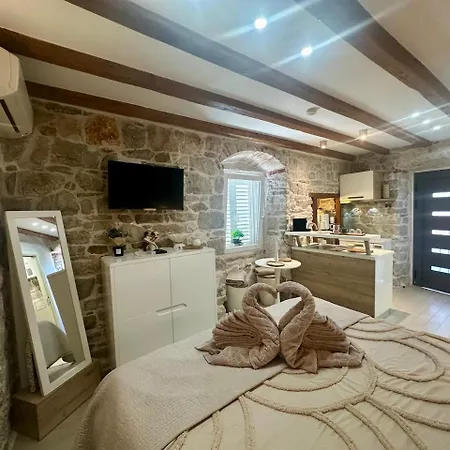 Pensión Laura 2*