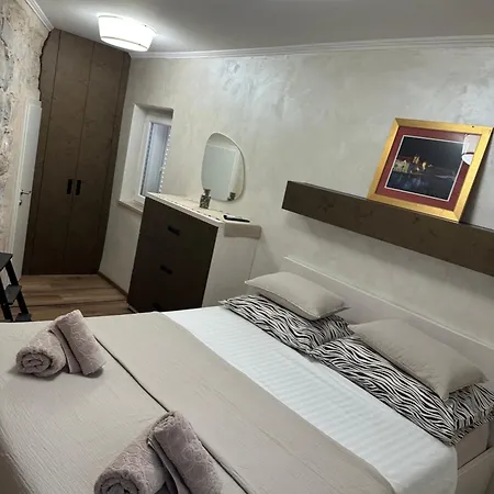 Guest house Laura 2*