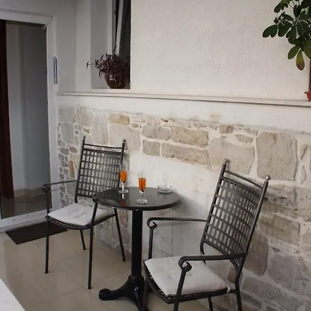 劳拉旅馆 招待所 斯普利特