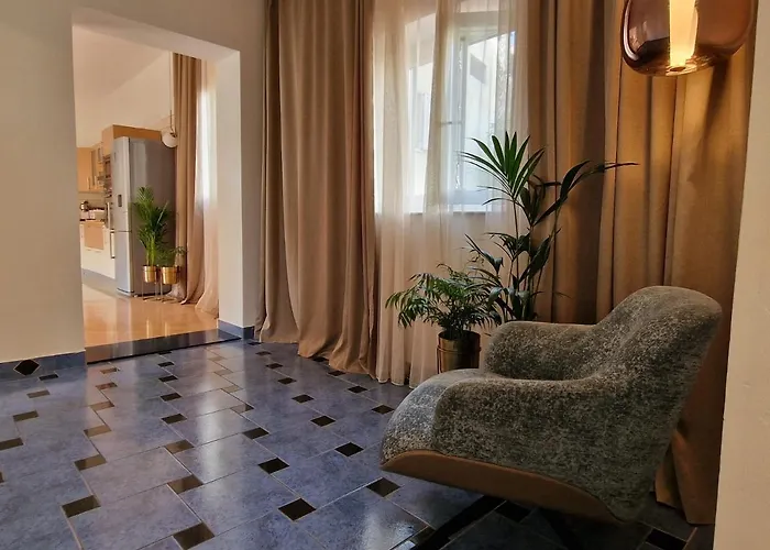 Laura Guest house 2*