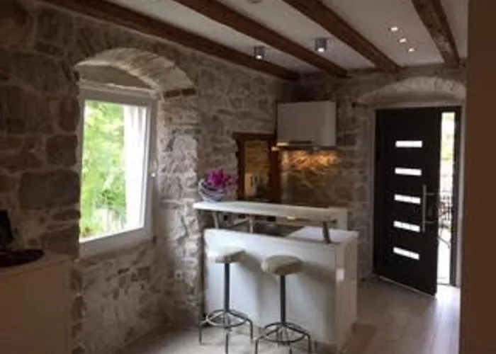 Laura Guest house 2*